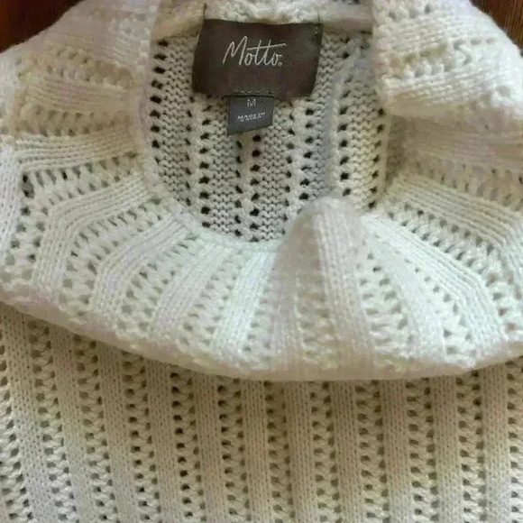 Knotted Long Sleeve Cream Sweater Women’s Size Medium - Picture 3 of 8